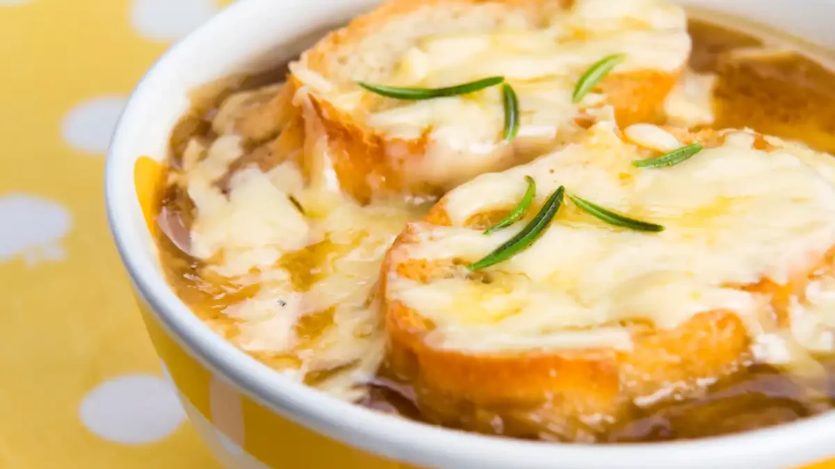 Soupe à l&rsquo;Oignon Gratinée