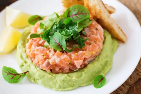 Tartare de saumon frais à l&rsquo;avocat